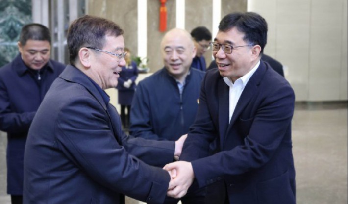 中央统战部副部长，全国工商联党组书记、常务副主席徐乐江